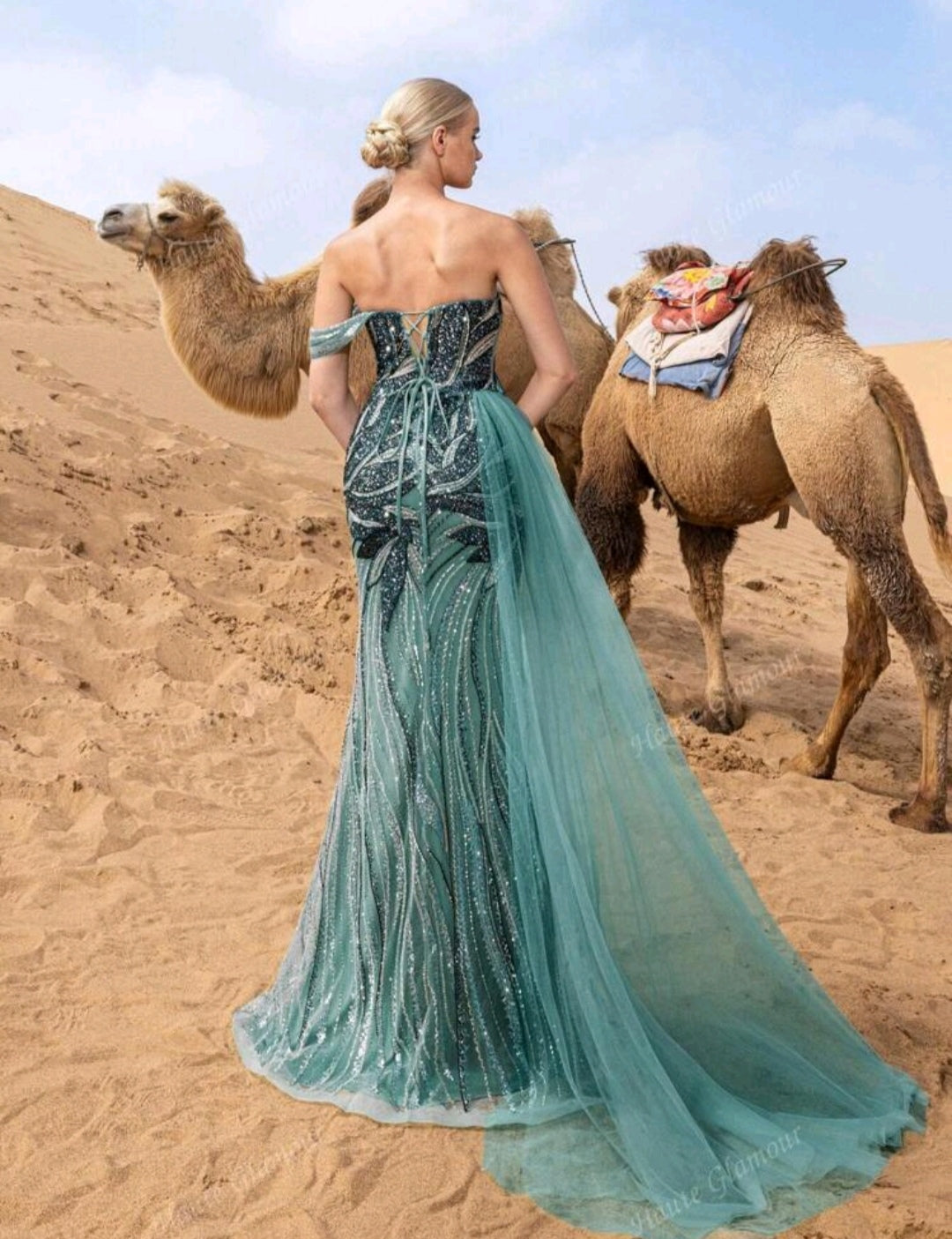 Robe de soirée brodée de feuilles